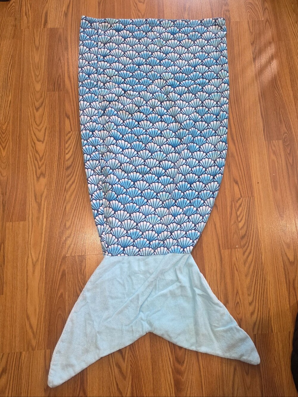 JUSTICE Mermaid Tail Climb In Wrap Turquoise Shell Beach Towel Blanket *EUC*